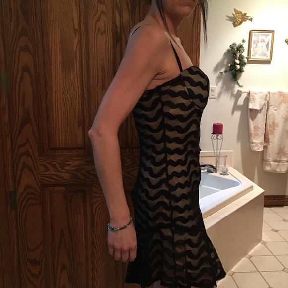 SOLD Cute little black dress - Picture 4 of 10